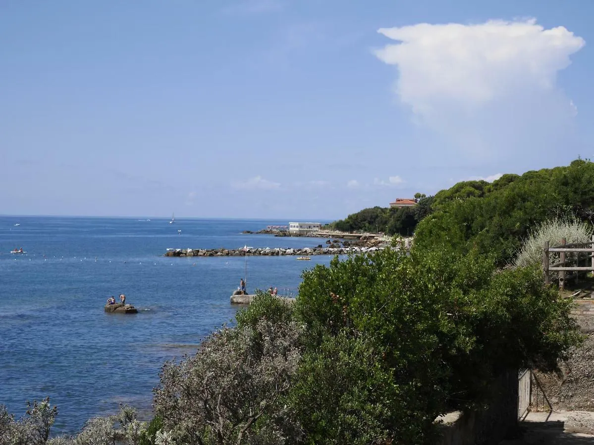 Monolocale In Villa Castiglioncello